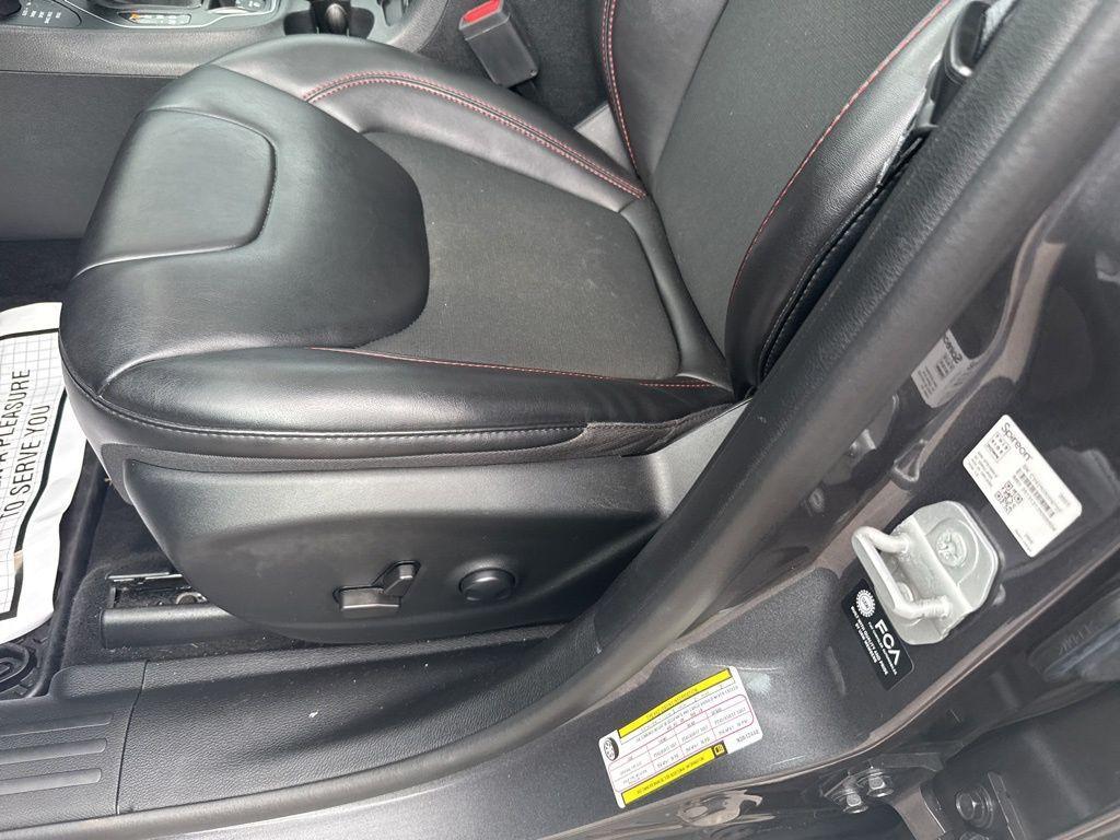 used 2022 Jeep Cherokee car, priced at $26,995