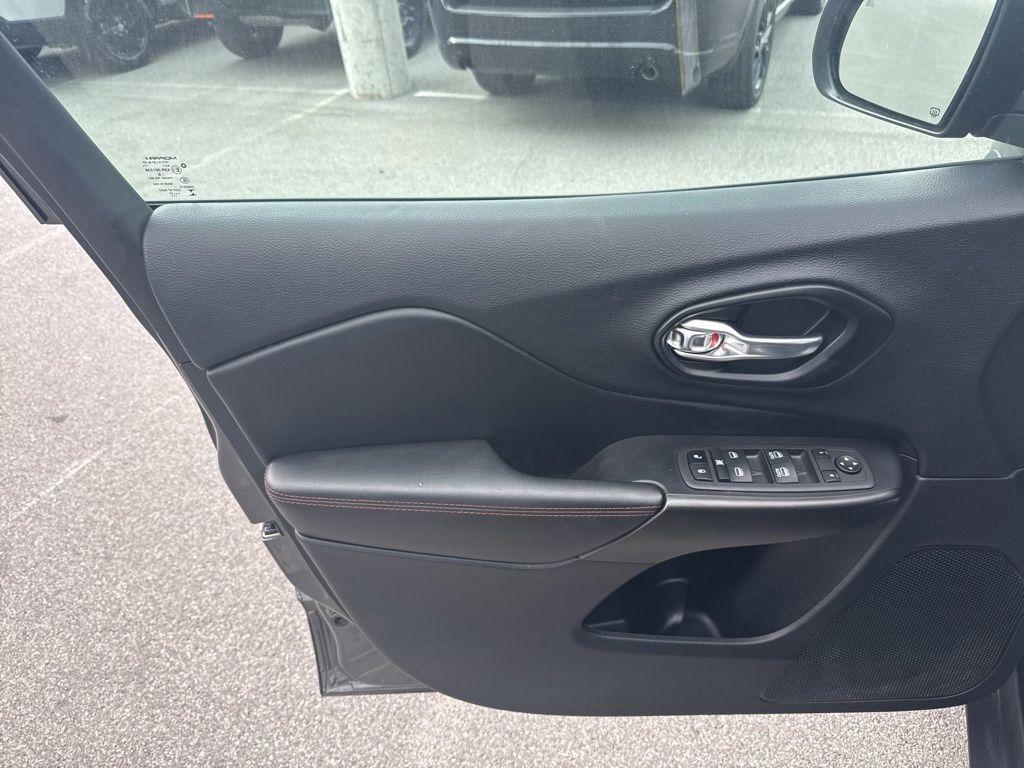 used 2022 Jeep Cherokee car, priced at $26,995