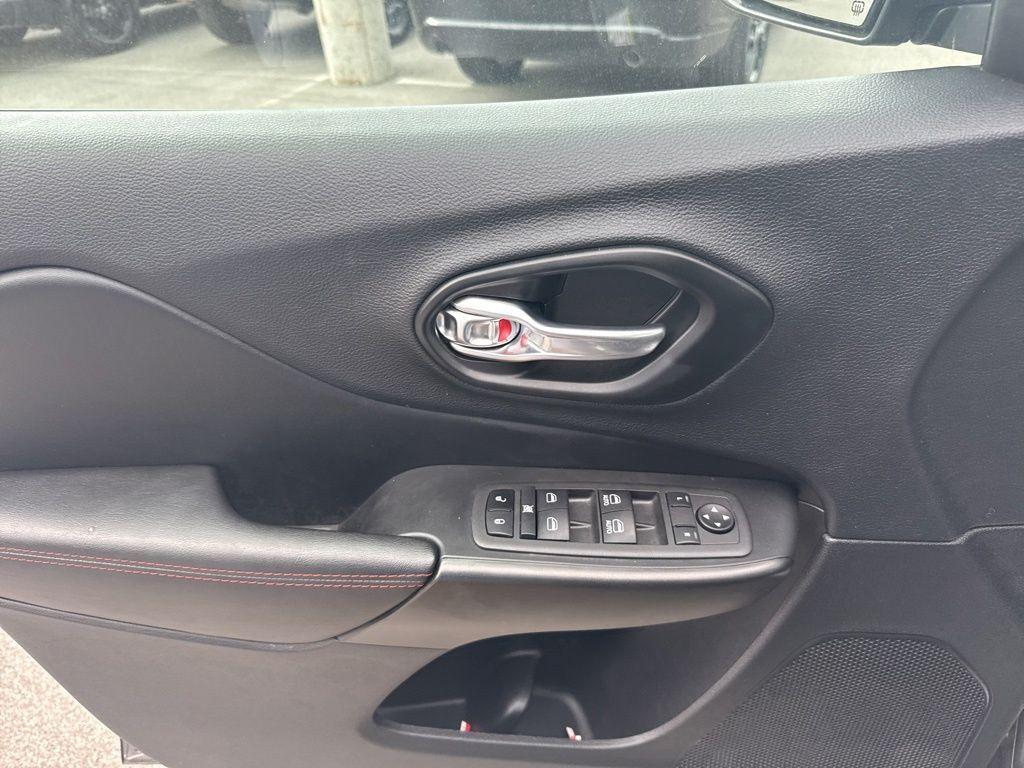 used 2022 Jeep Cherokee car, priced at $26,995