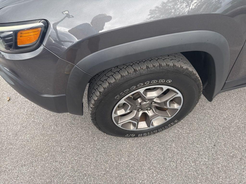 used 2022 Jeep Cherokee car, priced at $26,995