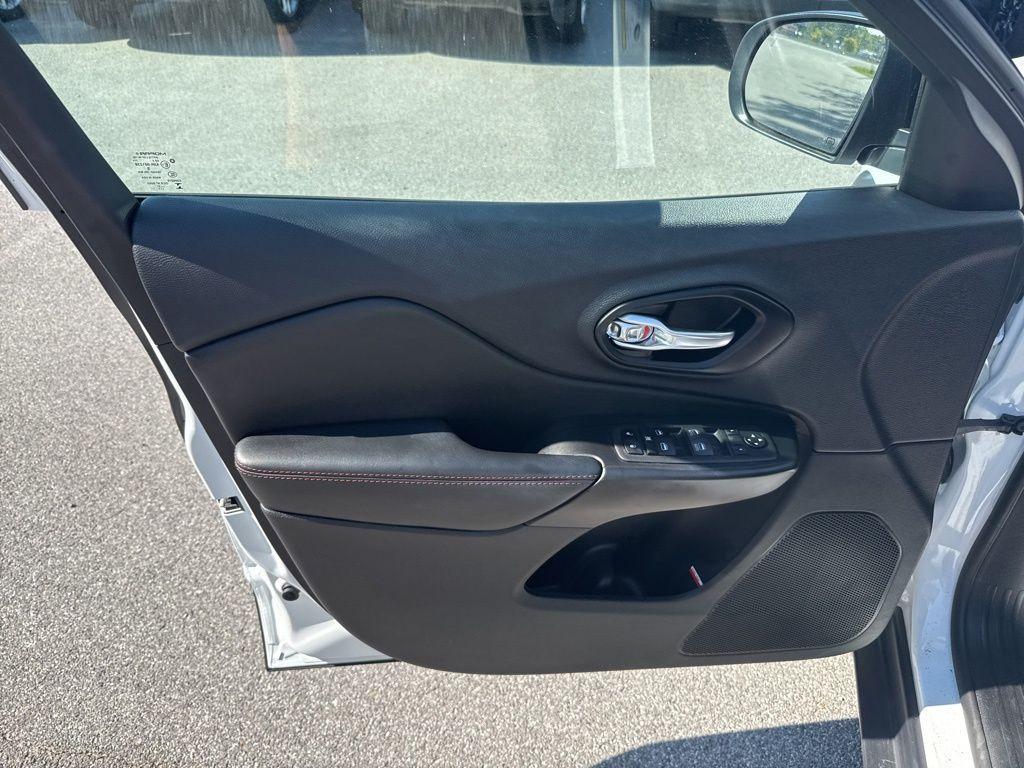 used 2022 Jeep Cherokee car, priced at $26,295