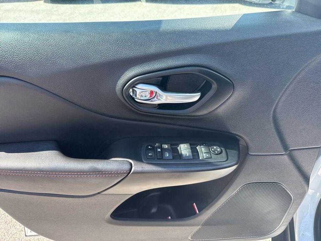 used 2022 Jeep Cherokee car, priced at $26,295