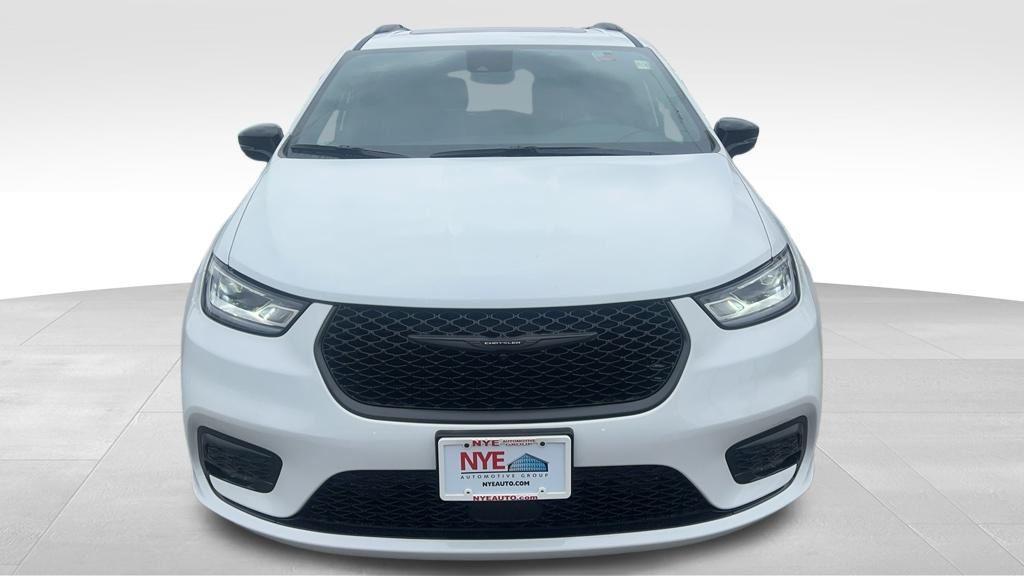 new 2024 Chrysler Pacifica car, priced at $48,402