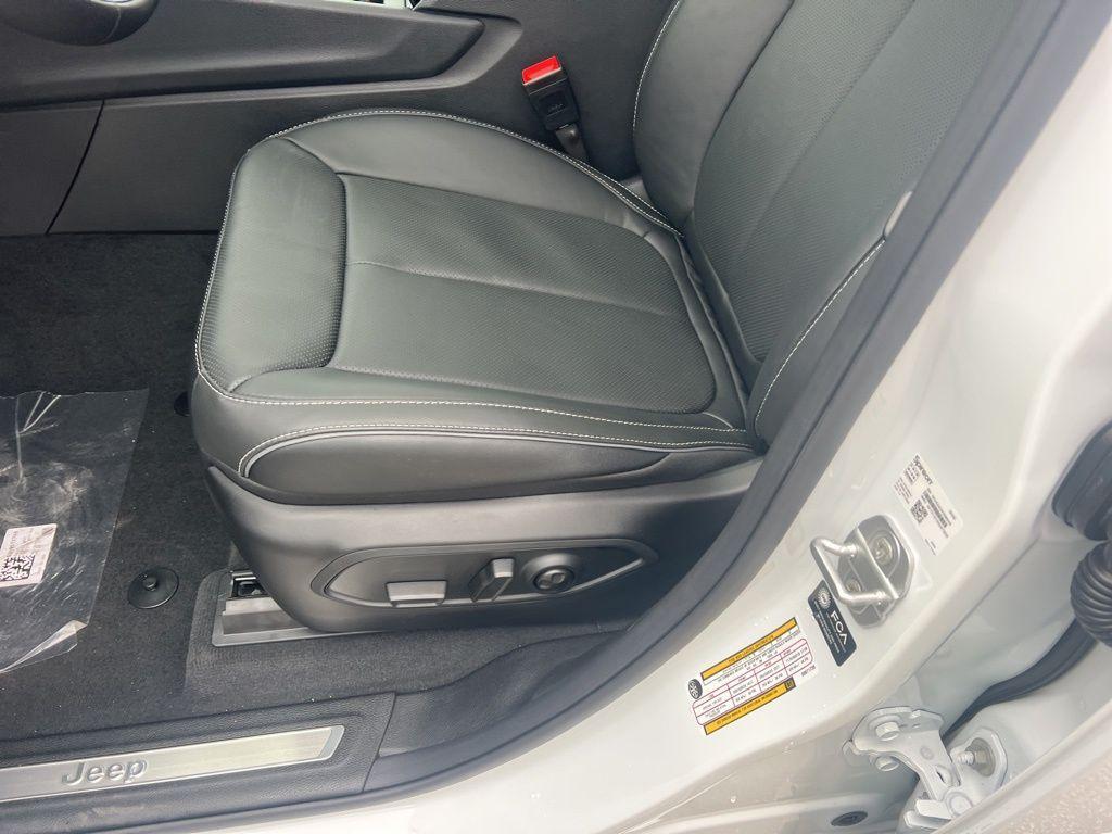 new 2025 Jeep Grand Cherokee car, priced at $55,164
