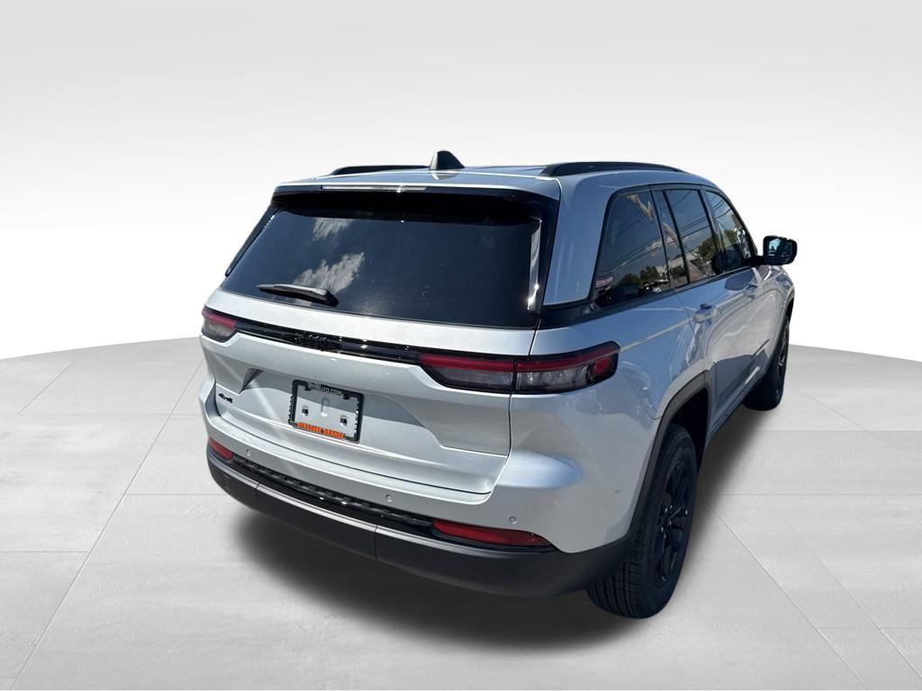 new 2025 Jeep Grand Cherokee car, priced at $43,582