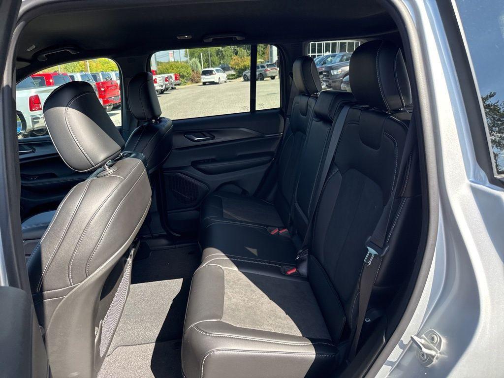 new 2025 Jeep Grand Cherokee car, priced at $43,582