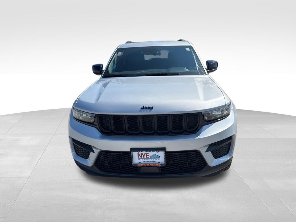 new 2025 Jeep Grand Cherokee car, priced at $43,582