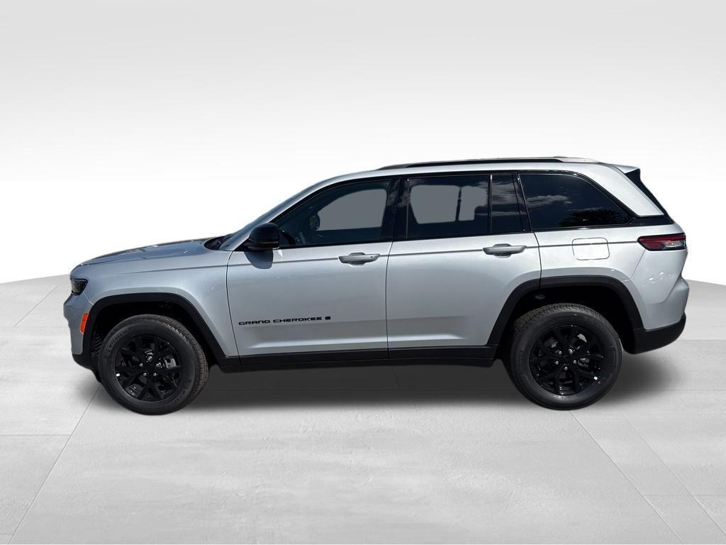 new 2025 Jeep Grand Cherokee car, priced at $43,582