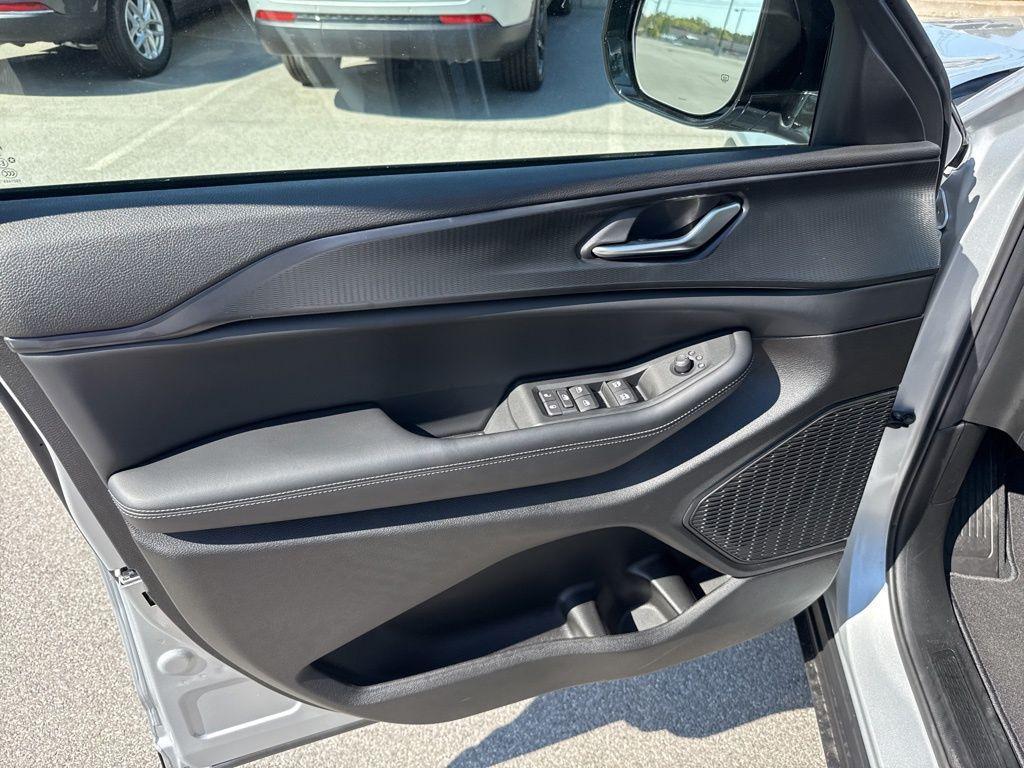 new 2025 Jeep Grand Cherokee car, priced at $43,582