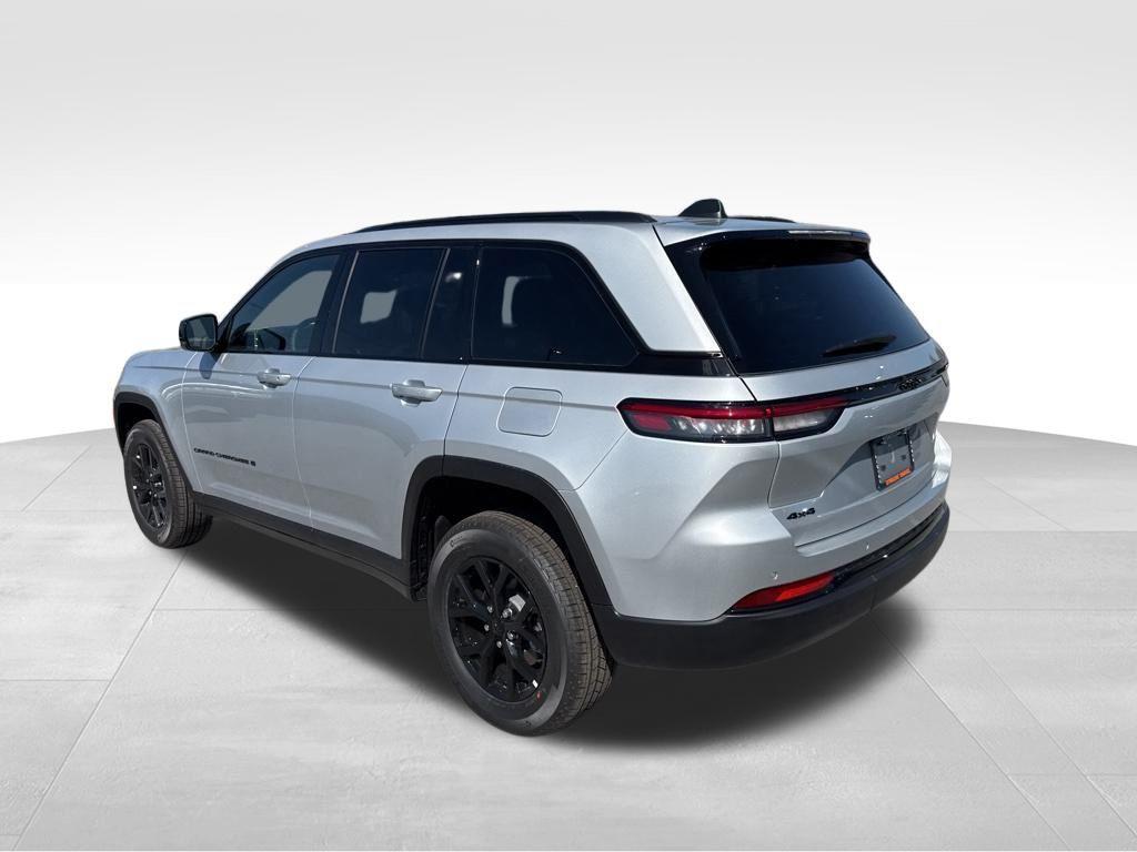 new 2025 Jeep Grand Cherokee car, priced at $43,582