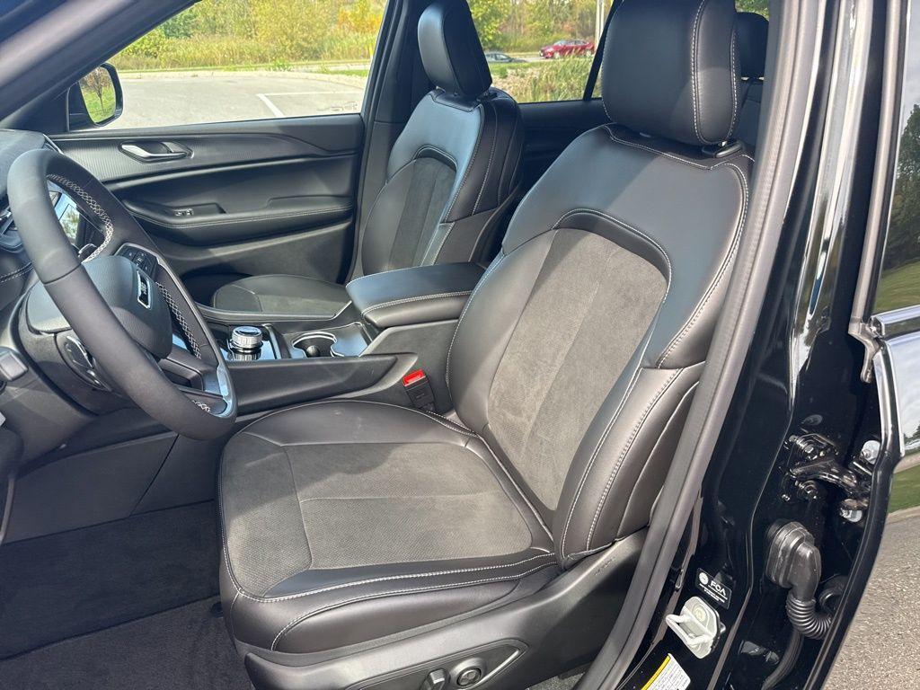 new 2025 Jeep Grand Cherokee car