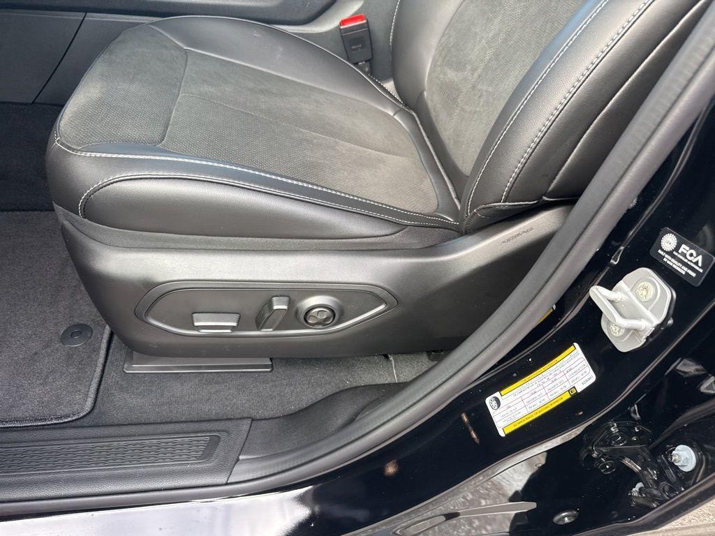 new 2025 Jeep Grand Cherokee car