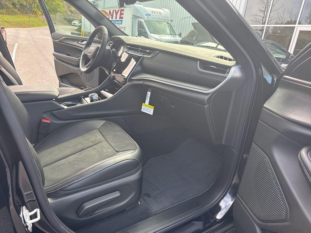 new 2025 Jeep Grand Cherokee car