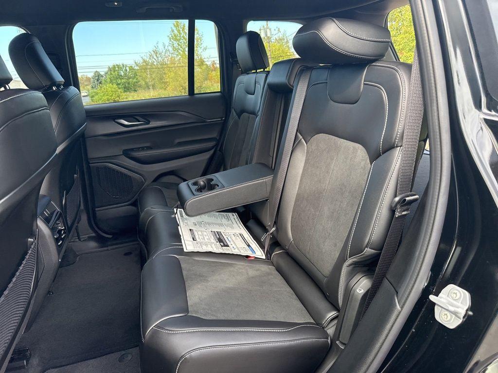 new 2025 Jeep Grand Cherokee car