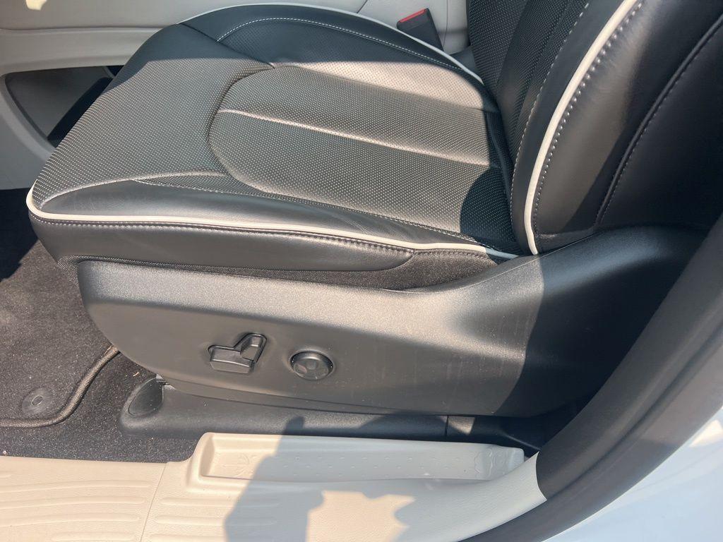 used 2024 Chrysler Pacifica car, priced at $43,500