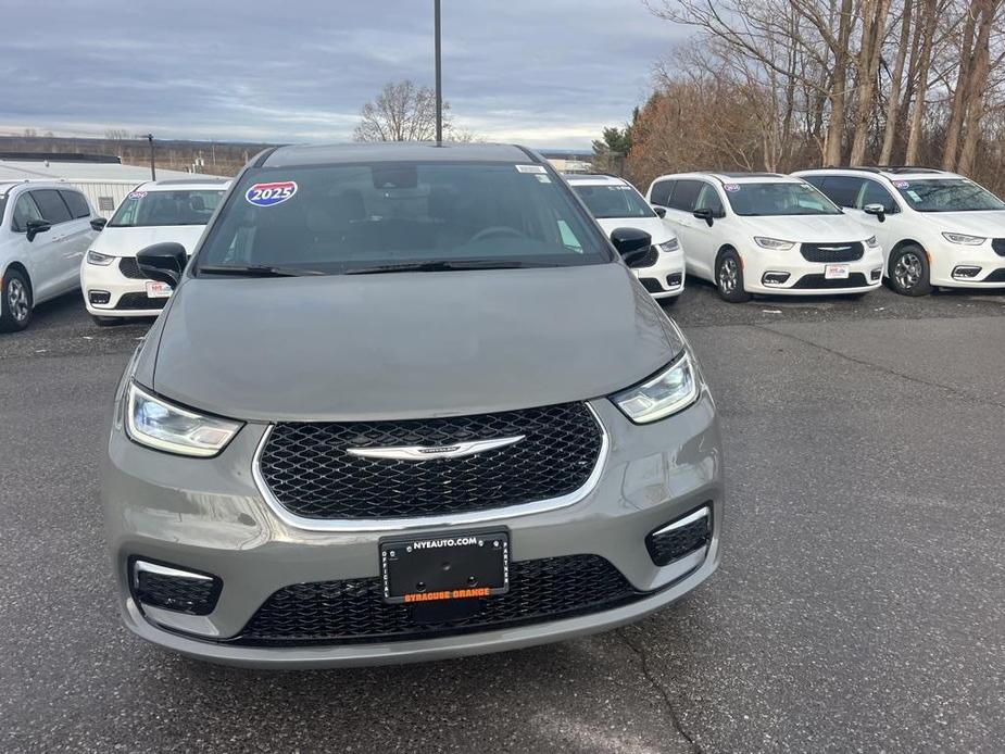 new 2025 Chrysler Pacifica car, priced at $44,635