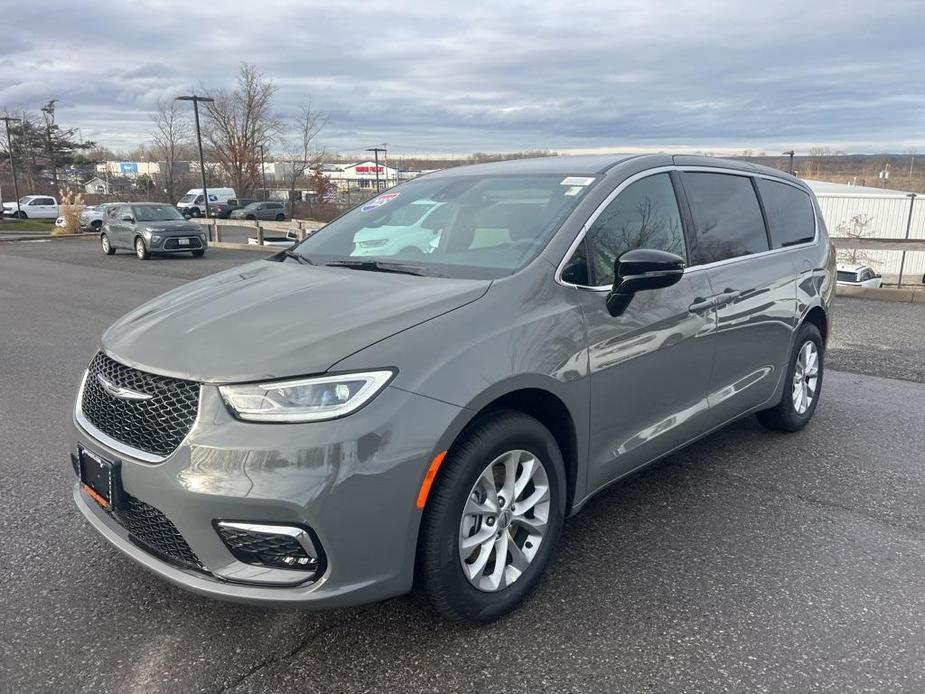 new 2025 Chrysler Pacifica car, priced at $44,635