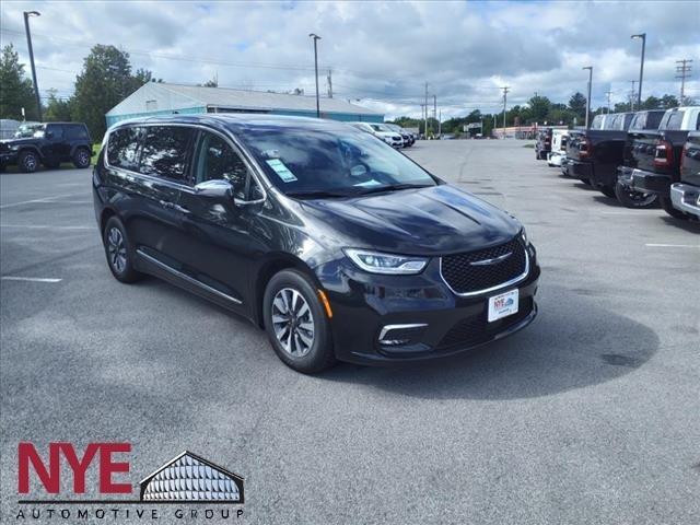 new 2023 Chrysler Pacifica Hybrid car, priced at $44,498