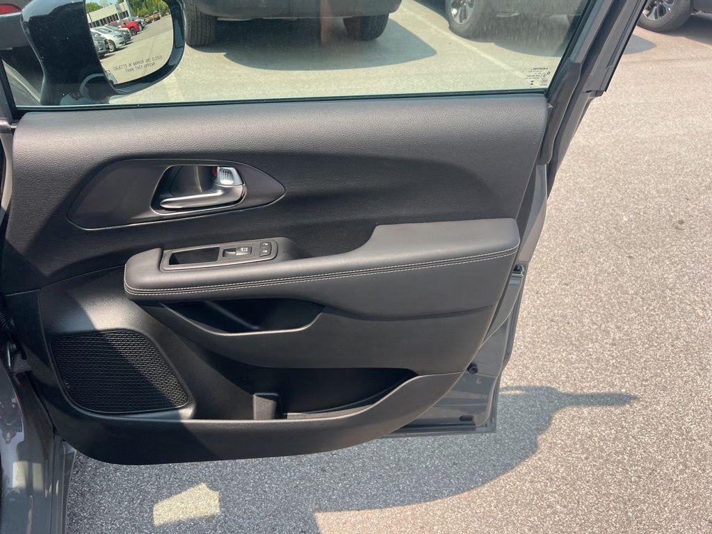 used 2025 Chrysler Pacifica car, priced at $44,745
