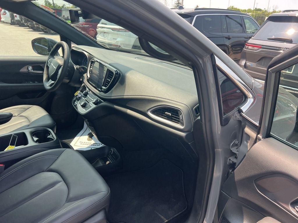 used 2025 Chrysler Pacifica car, priced at $44,745