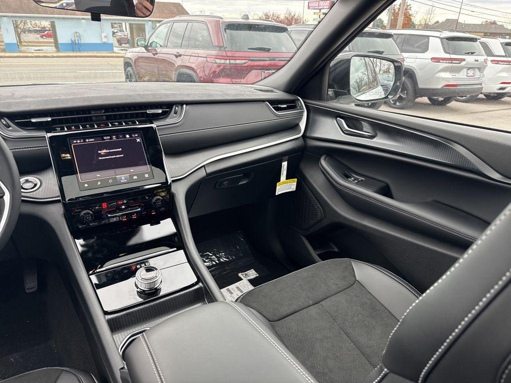 new 2025 Jeep Grand Cherokee car, priced at $42,385