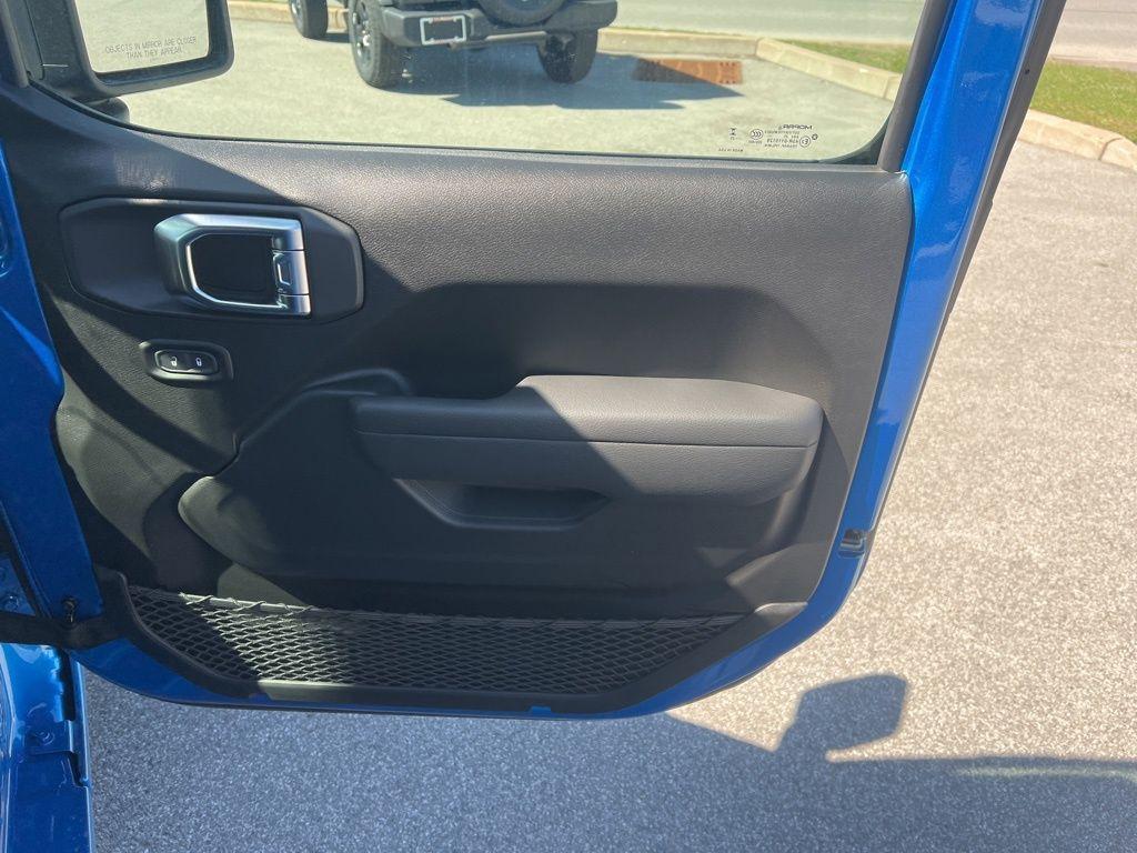 new 2025 Jeep Wrangler car, priced at $41,427