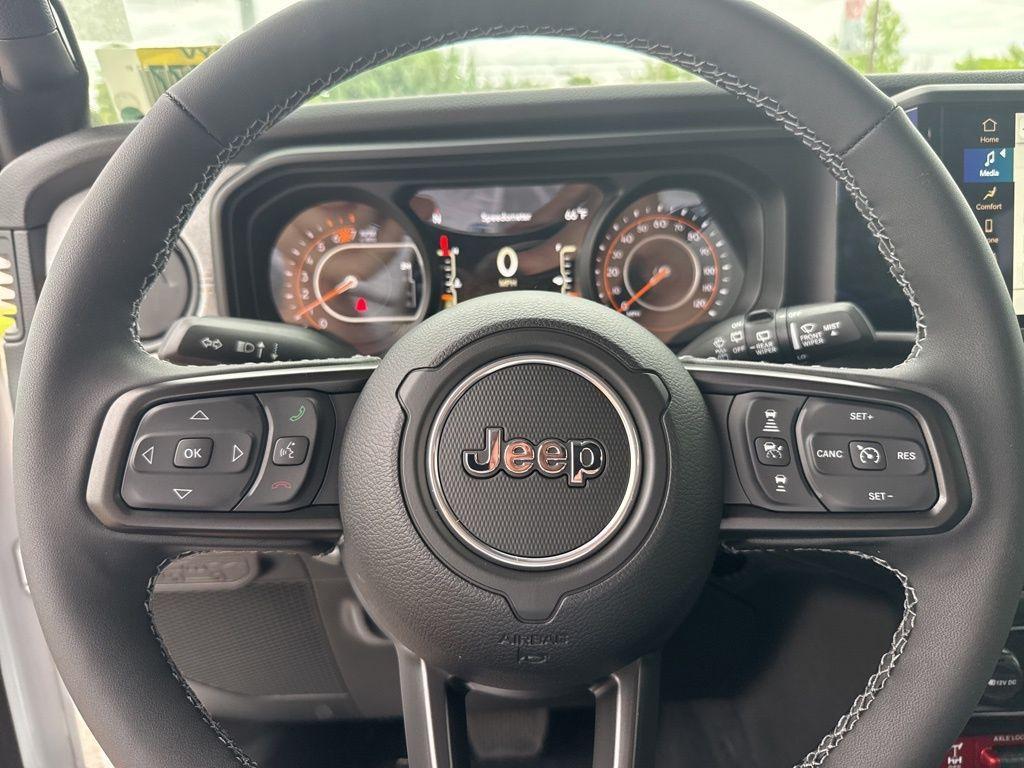new 2025 Jeep Wrangler car, priced at $45,593