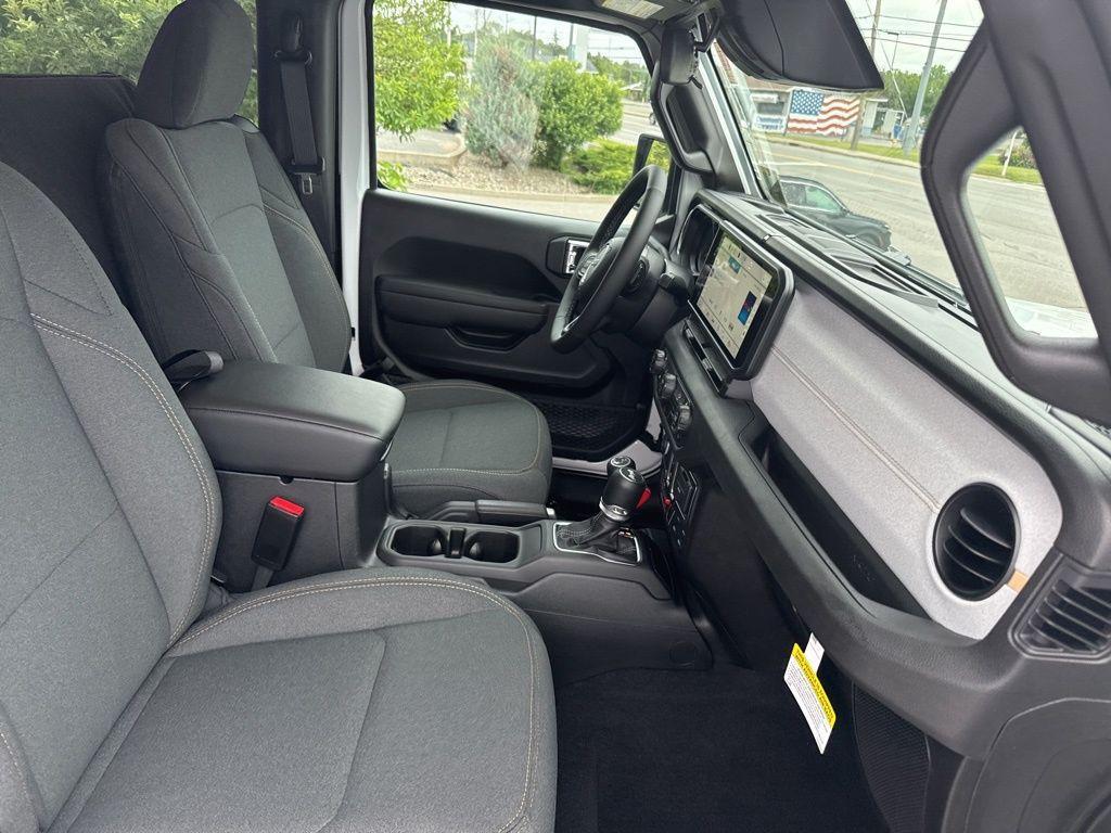 new 2025 Jeep Wrangler car, priced at $45,593