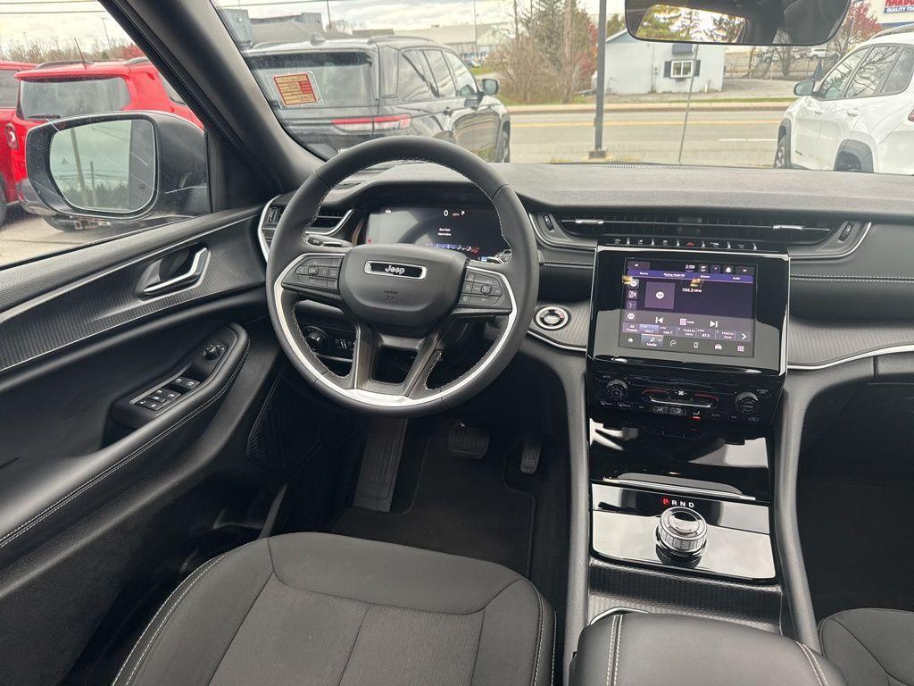 used 2025 Jeep Grand Cherokee car, priced at $34,995