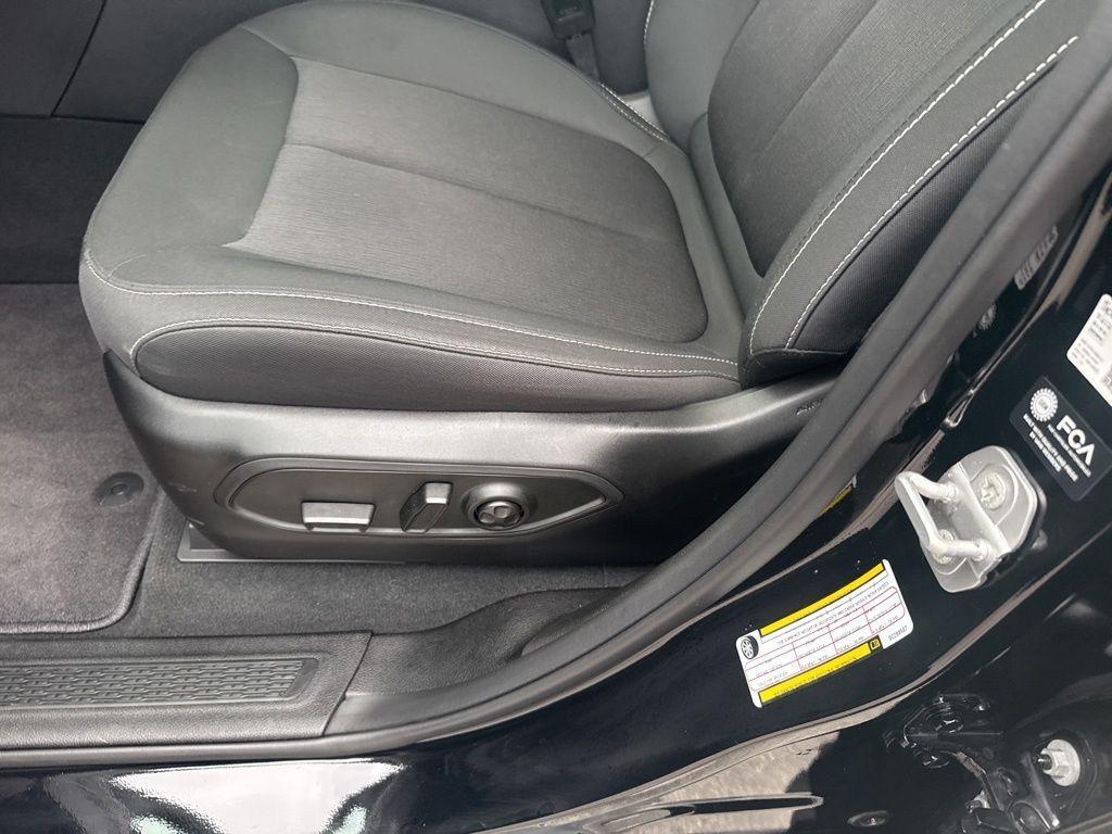 used 2025 Jeep Grand Cherokee car, priced at $34,995