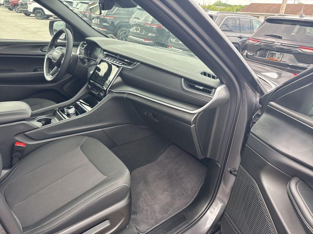 used 2025 Jeep Grand Cherokee car, priced at $42,995