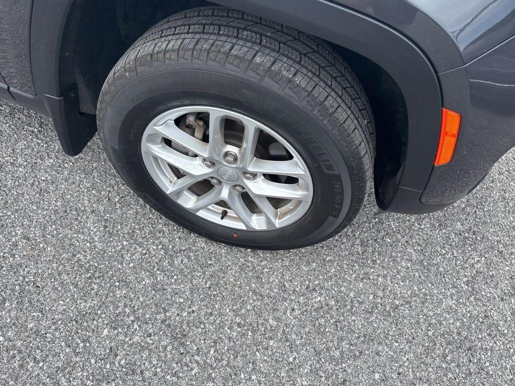 used 2025 Jeep Grand Cherokee car, priced at $42,995