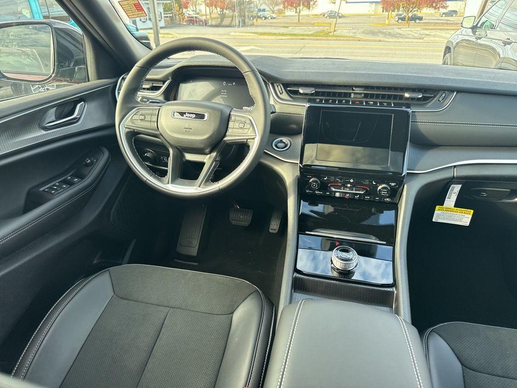 new 2025 Jeep Grand Cherokee car, priced at $45,125
