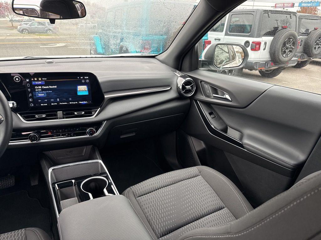 used 2025 Chevrolet Equinox car, priced at $29,500