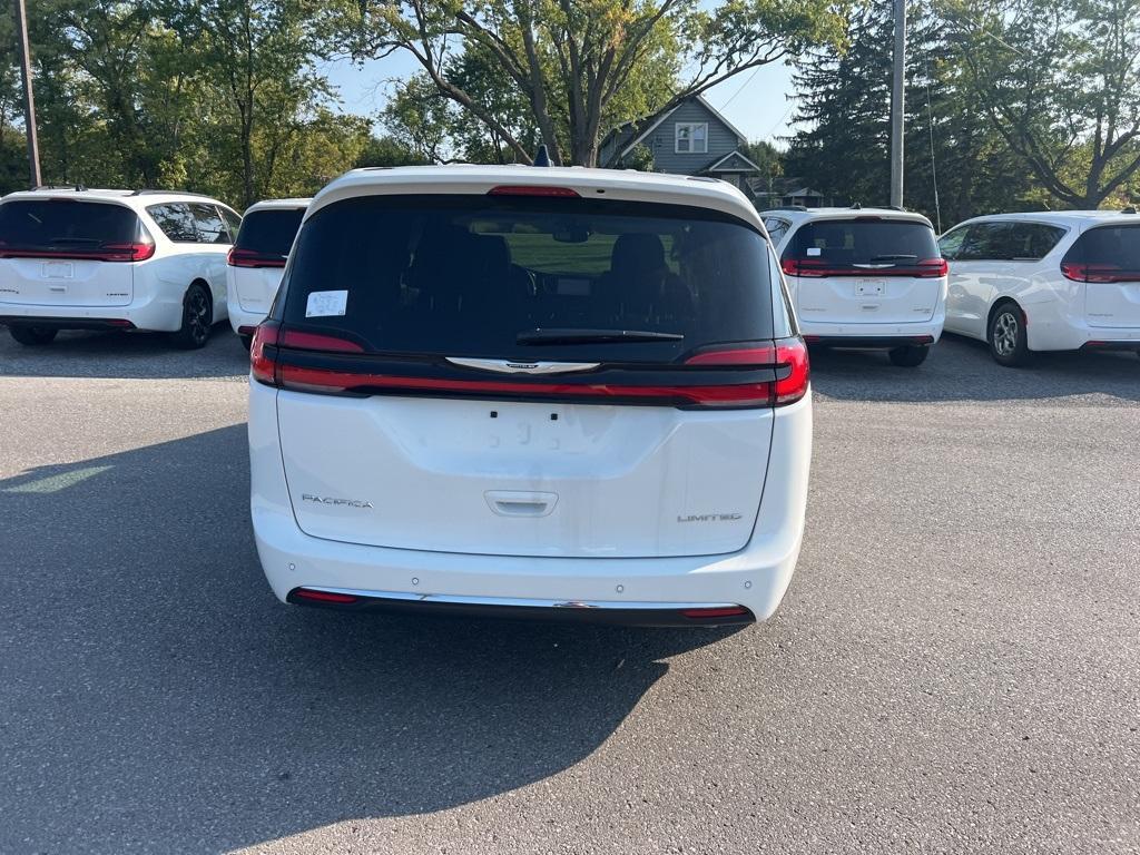 new 2024 Chrysler Pacifica car, priced at $43,425