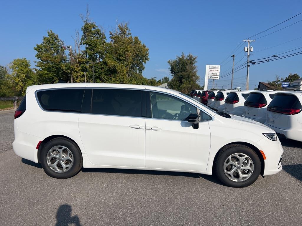 new 2024 Chrysler Pacifica car, priced at $43,425