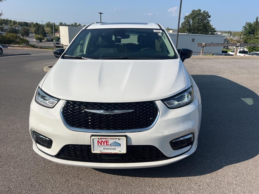 new 2024 Chrysler Pacifica car, priced at $43,425