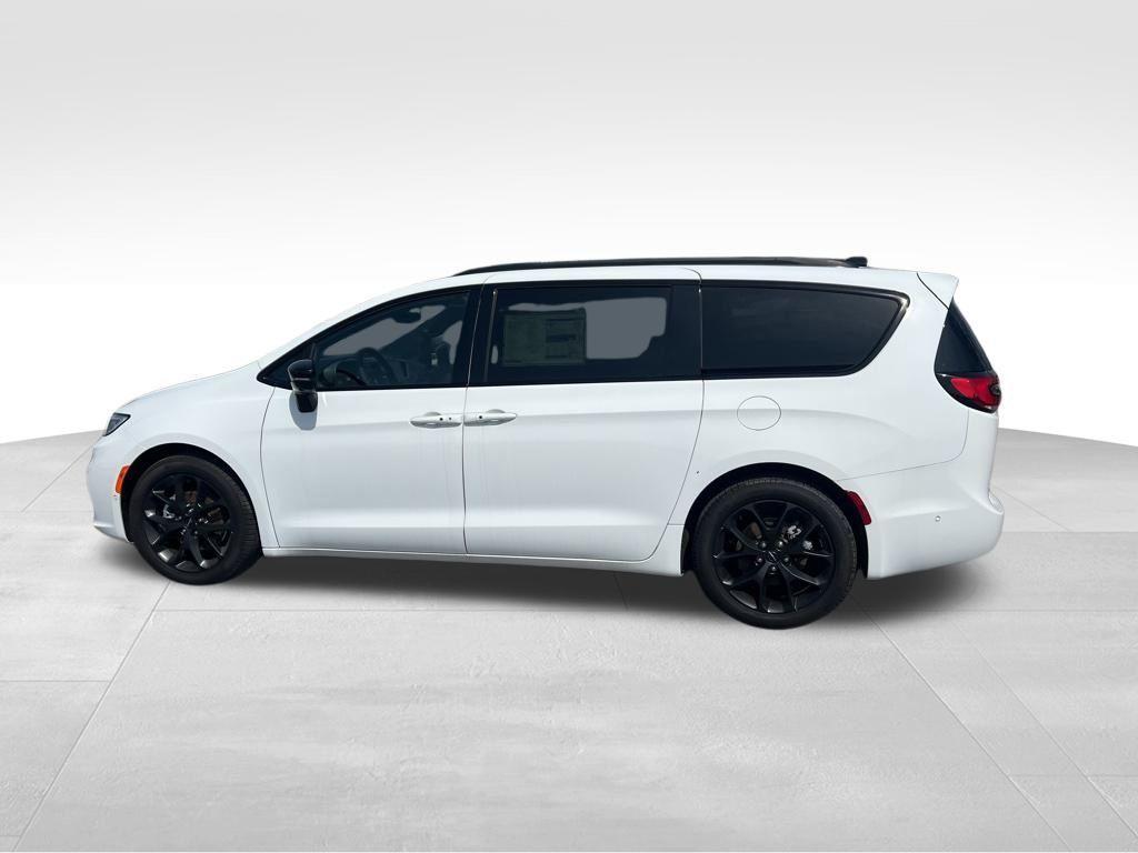 new 2024 Chrysler Pacifica car, priced at $48,402