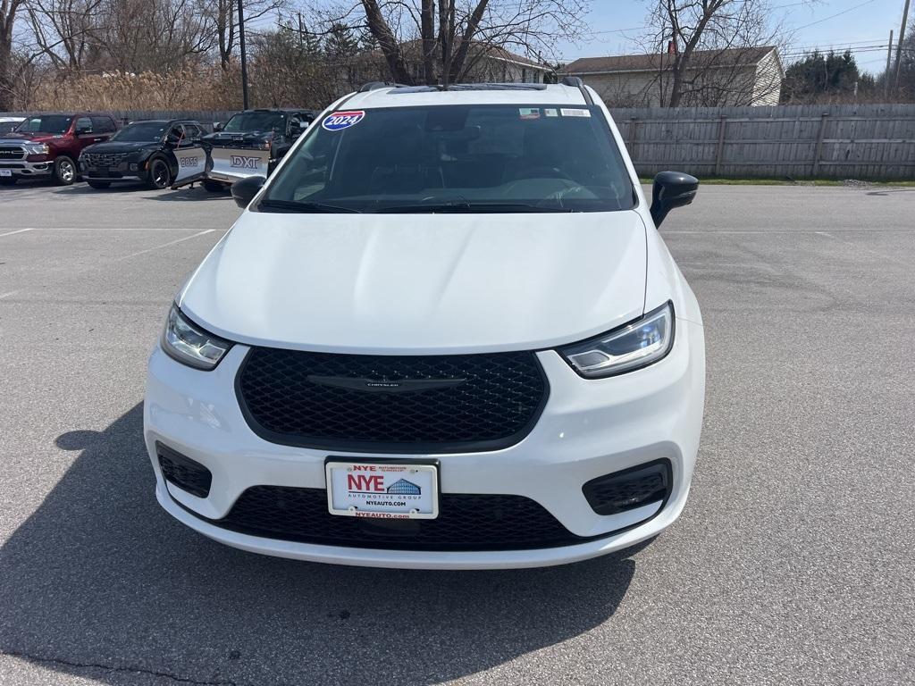 new 2024 Chrysler Pacifica car, priced at $51,915