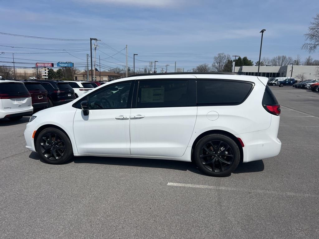 new 2024 Chrysler Pacifica car, priced at $51,915