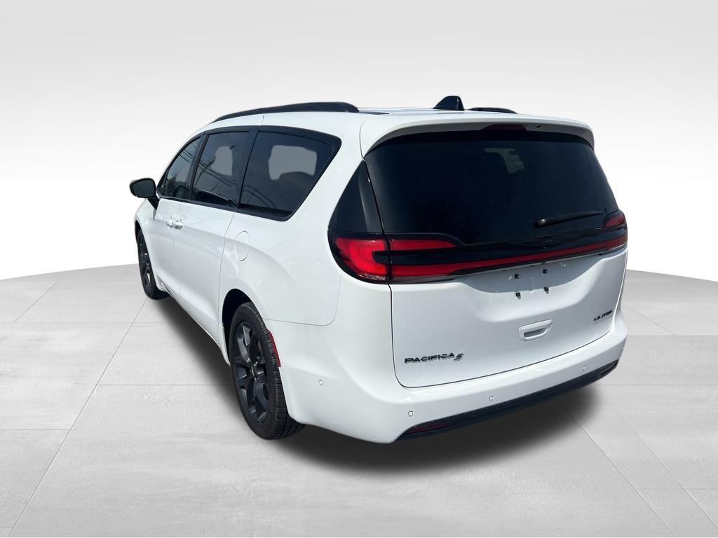 new 2024 Chrysler Pacifica car, priced at $48,402