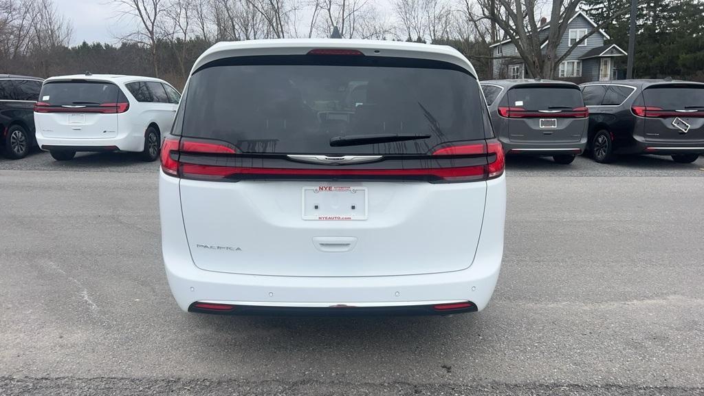 new 2024 Chrysler Pacifica car, priced at $41,905