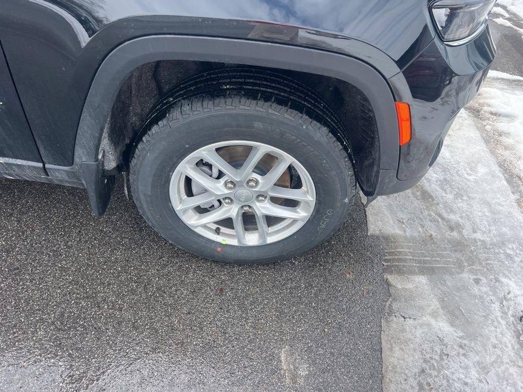 new 2025 Jeep Grand Cherokee car, priced at $39,959