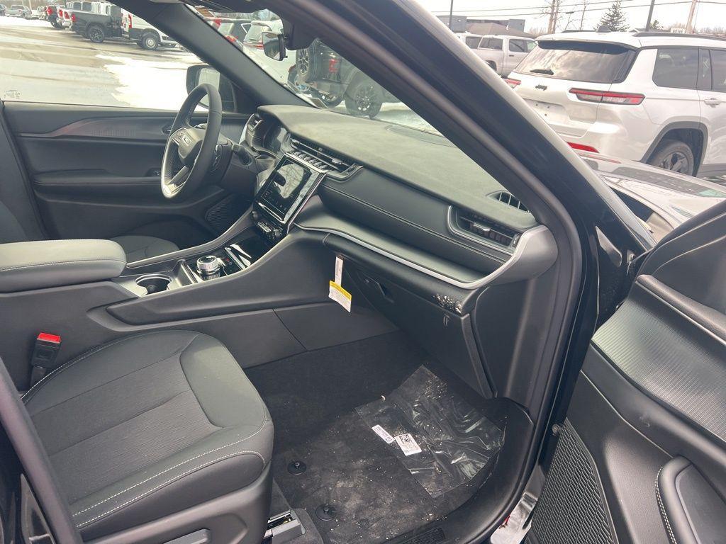 new 2025 Jeep Grand Cherokee car, priced at $39,959