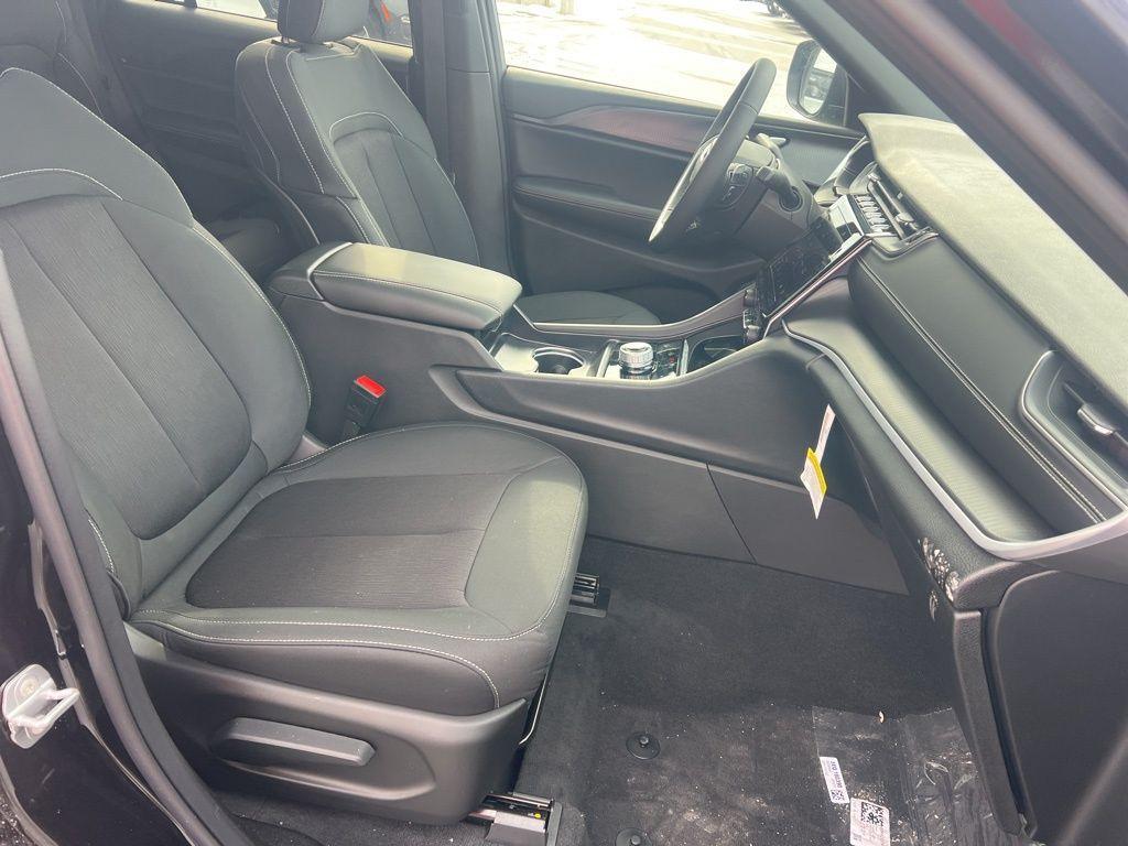 new 2025 Jeep Grand Cherokee car, priced at $39,959