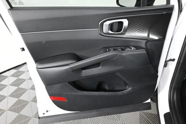 new 2025 Kia Sorento car, priced at $35,124