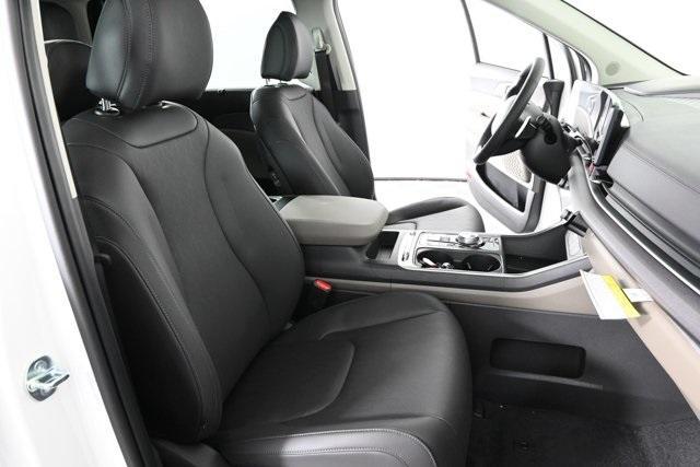 new 2026 Kia Carnival Hybrid car, priced at $50,150