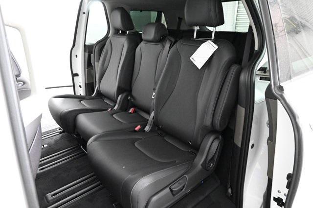 new 2026 Kia Carnival Hybrid car, priced at $50,150