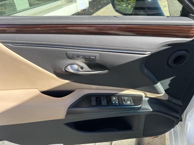 used 2019 Lexus ES 300h car, priced at $27,916