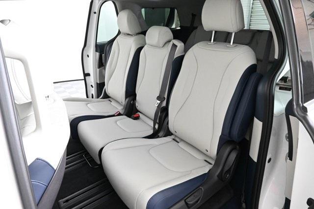 new 2026 Kia Carnival Hybrid car, priced at $51,190